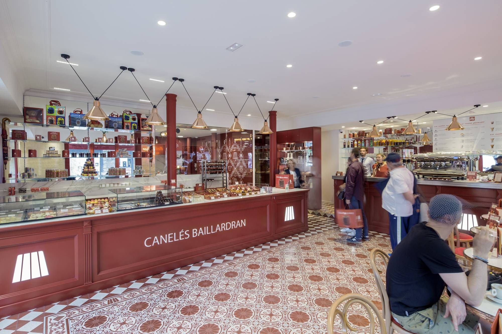 Boutique BAILLARDRAN Place Gambetta à Bordeaux - Eclairage MEGALUX 33