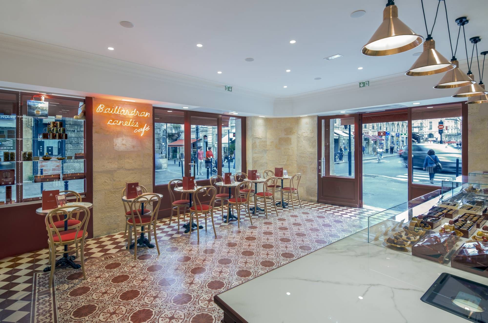 Boutique BAILLARDRAN Gambetta, Eclairage MEGALUX33