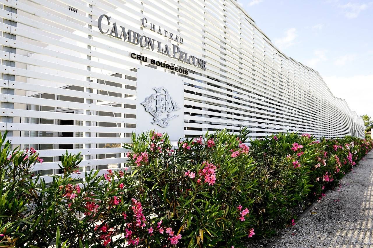 MG33: Eclairage du chai à barriques Château Cambon La Pelouse