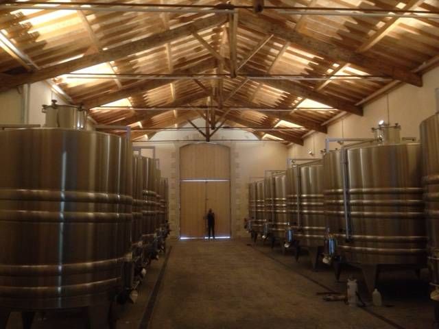 MG33 : Eclairage de visite dans le cuvier Inox du Château Duplessis