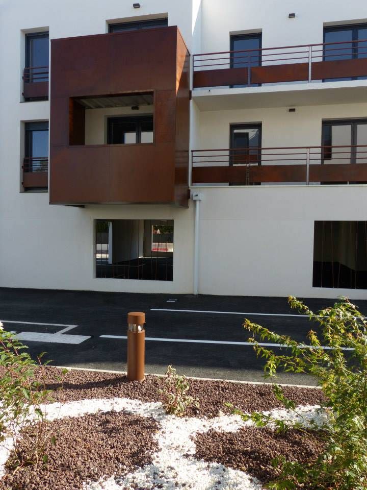 MG33 : Borne Corten sur la résidence Le Jardin des Maraîchers au Bouscat