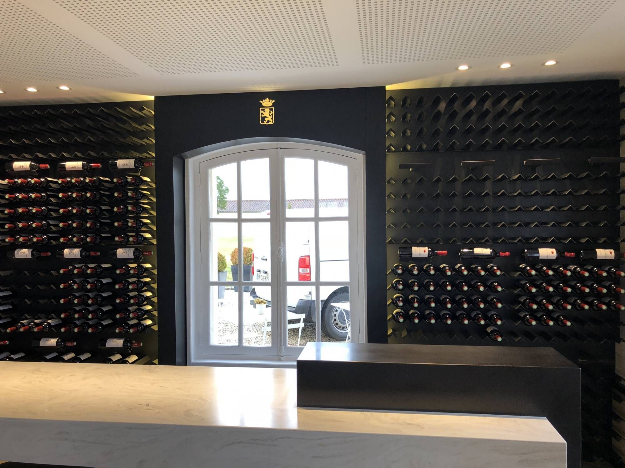 Rétro-éclairage des boutiques au Château Marquis de Terme par MEGALUX33